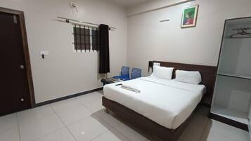 Standard Double Room | Desk, free WiFi, bed sheets