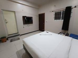 Quarto casal standard | Escrivaninha, Wi-Fi de cortesia