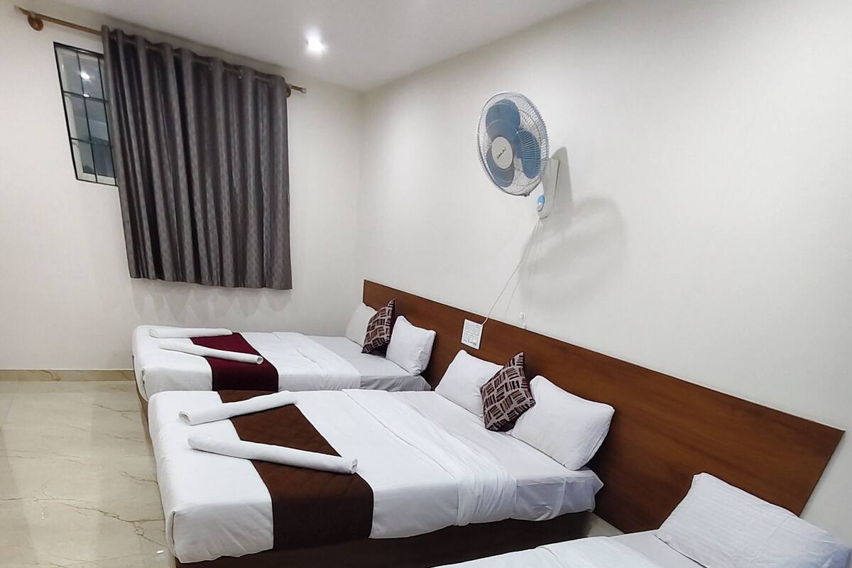Family Suite | Desk, free WiFi, bed sheets