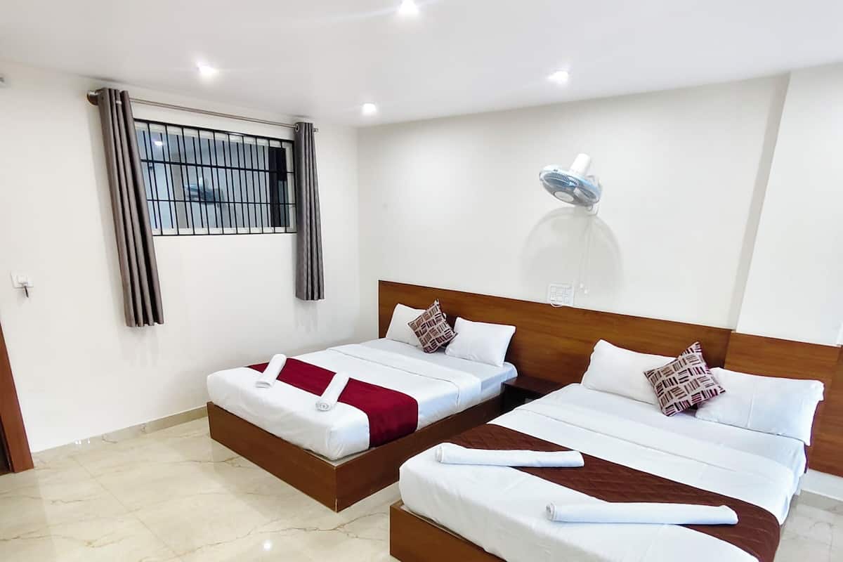 Family Room | Desk, WiFi (free), bed sheets