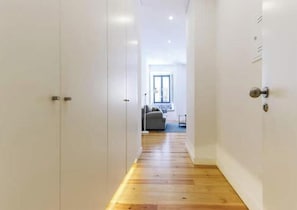 Interior - Modern luxury apartment in the city center with amenities: air conditioning and an elevator (Lisboa)