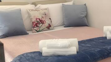 Iron/ironing board, WiFi, bed sheets