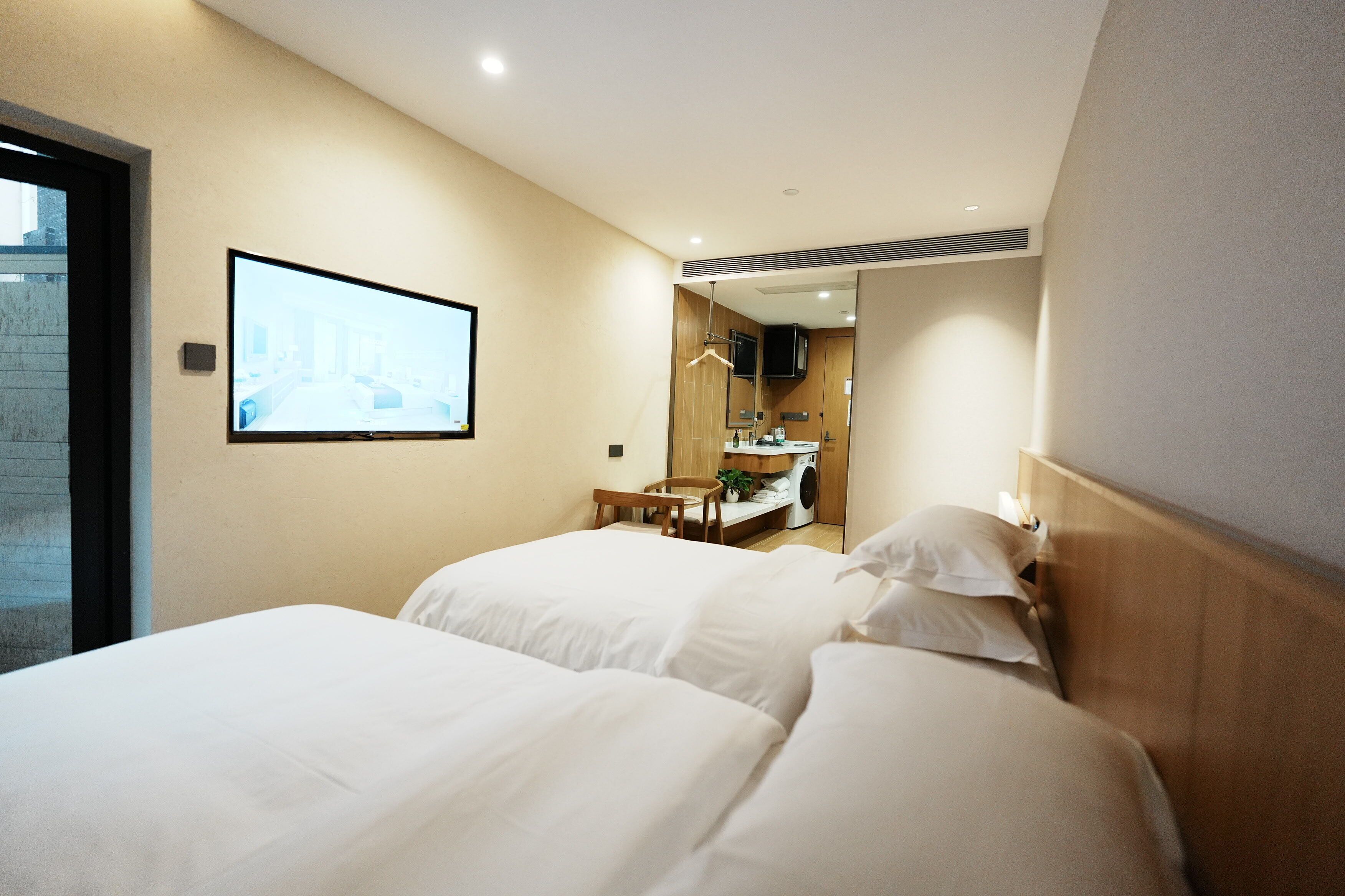 Comfort-Zweibettzimmer, Nichtraucher, Terrasse | Laptopgeeigneter Arbeitsplatz, kostenloses WLAN