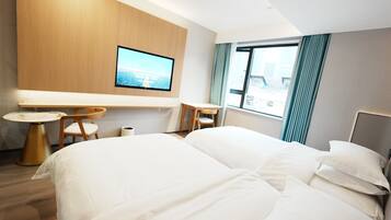 Habitación empresarial con 2 camas individuales, para no fumadores | Espacio para trabajar con laptop, wifi gratis y ropa de cama