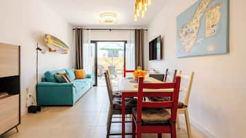 House, 2 Bedrooms, Balcony | Dining