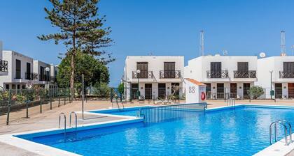 2BR Las Americas, Pool, Terrace, AC, 1Gb Wifi