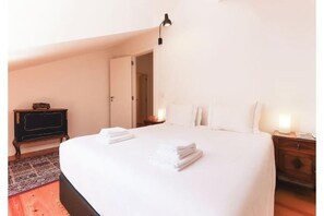Room - Vrbo Property (Lisboa)