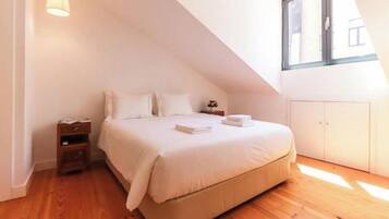 2 chambres, fer et planche à repasser, Wi-Fi, draps fournis