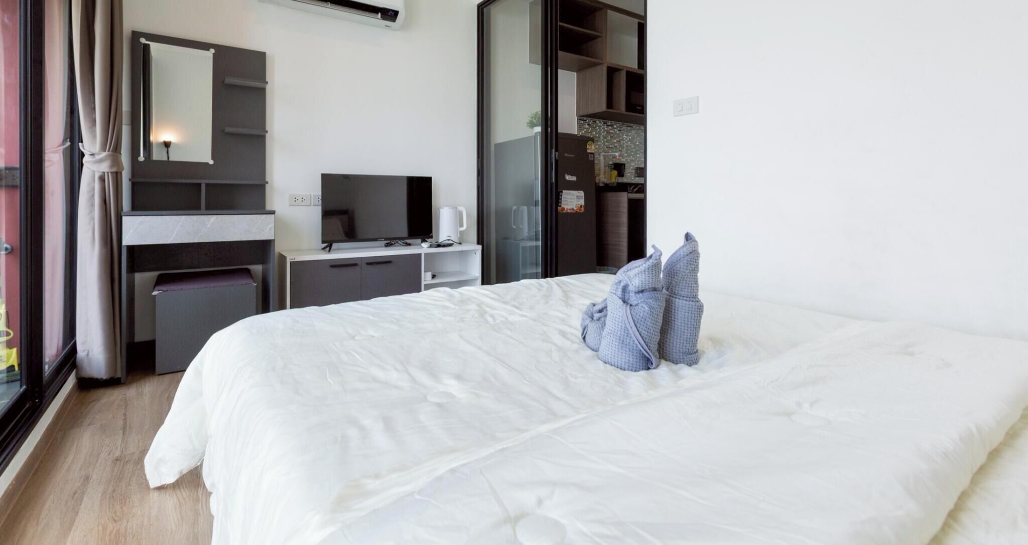 1 bedroom, iron/ironing board, internet, bed sheets