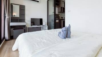 1 bedroom, iron/ironing board, internet, bed sheets