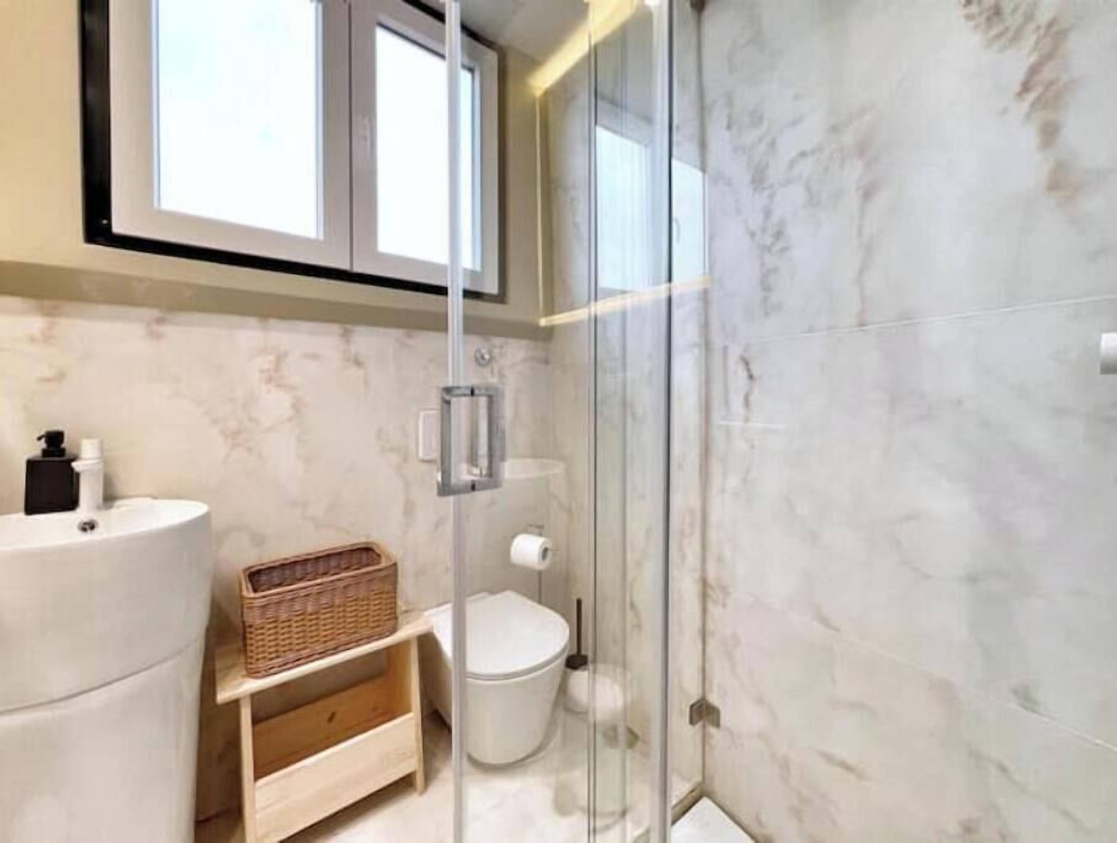 Dusche, Haartrockner, Bidet, Seife