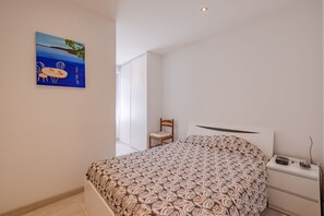 Ferros/tábuas de passar roupa, Wi-Fi de cortesia, roupa de cama