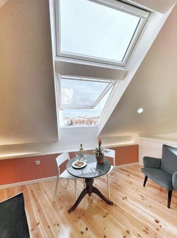 Azzulea R31: Elegant Studio Apartment In Rossio With A Whirlpool Tub - Lumiar