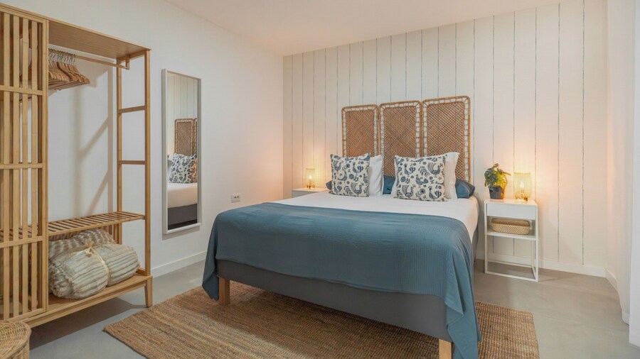 Cozy Apartment Rental in Guargacho, Spain - Ideal Family Stay