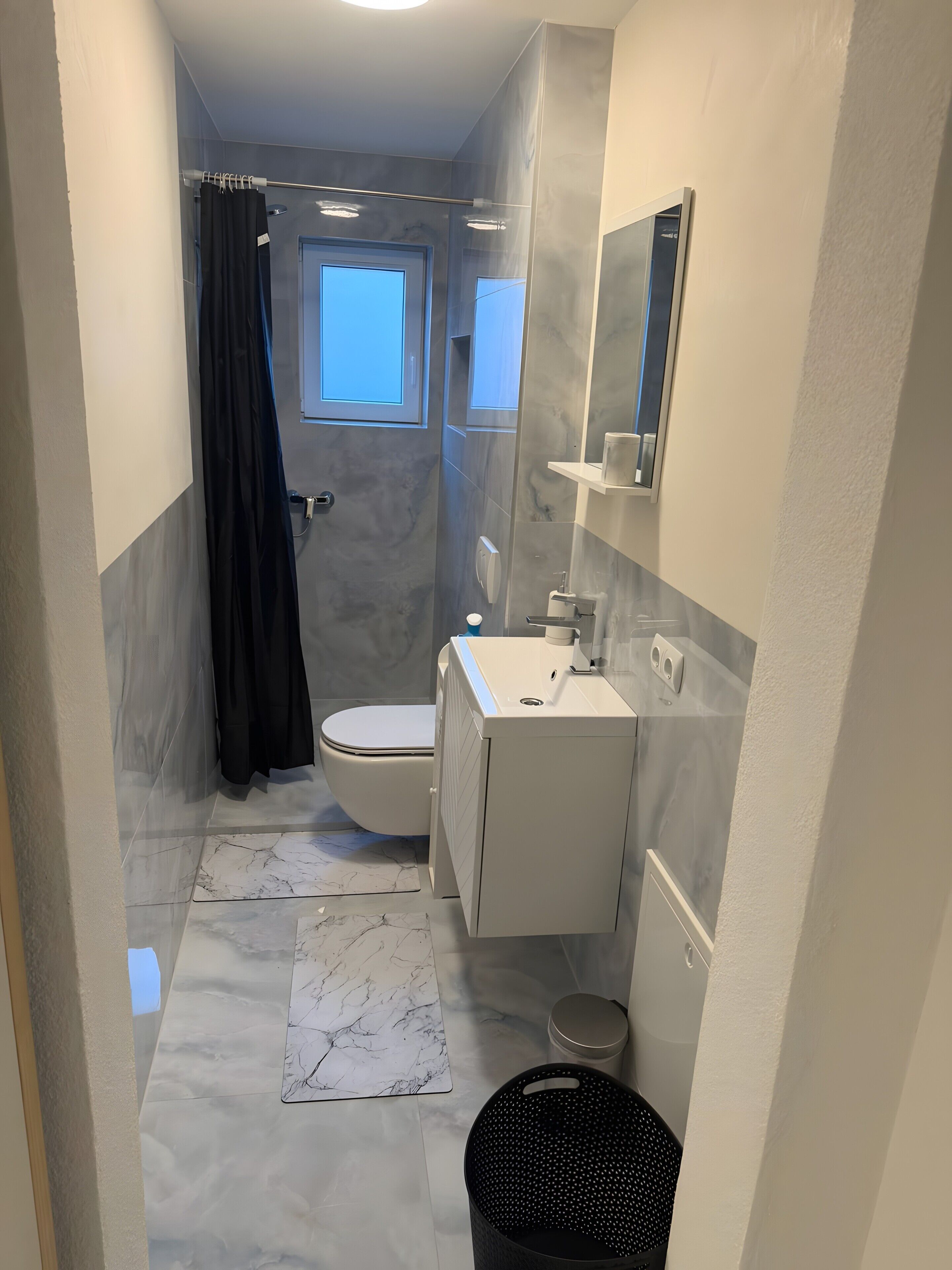 Dusche, Haartrockner, Handtücher