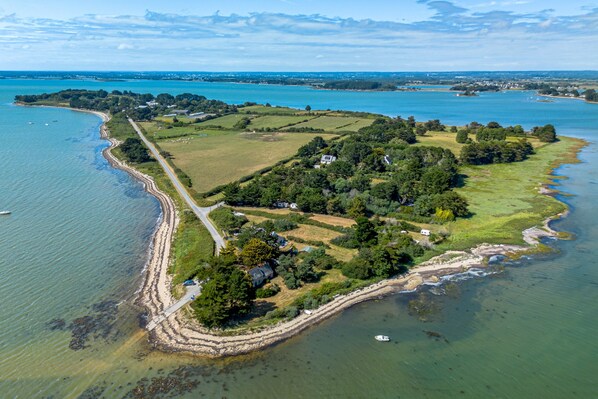 Aerial view - Ty Bihan - Le charme Breton vue d'une île (Saint-Armel)
