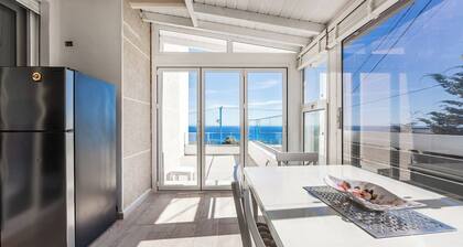 Blue Bay | Sea View Apartment with Free Parking by PikHost