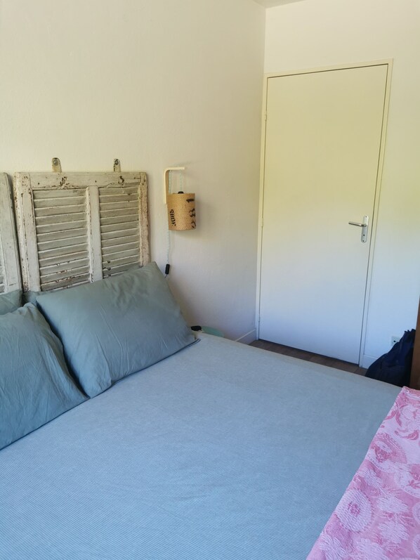 Room - The South, Made Simple! (Murviel-lès-Montpellier)