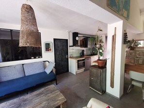 Living area - The South, Made Simple! (Murviel-lès-Montpellier)