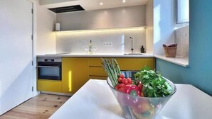 Private kitchen - Azzulea R22: an elegant apartment near Rossio Square (Lisboa)