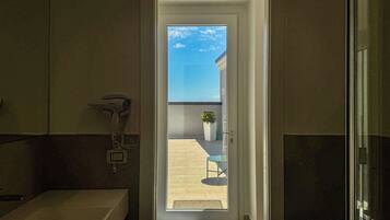 Room, Patio, Sea View | Interior