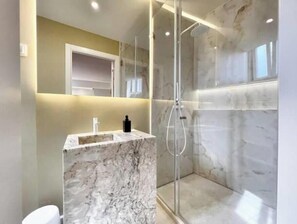 Dusche, Haartrockner, Seife