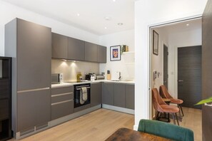 Fridge, microwave, oven, dishwasher - GuestReady - Chic Urban Retreat with Balcony Views (London)