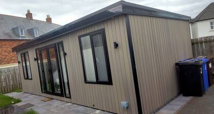 The Place Cabin | King Bed, Ensuite & Kitchenette 7minutes to Portrush beach