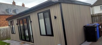 The Place Cabin | King Bed, Ensuite & Kitchenette 7minutes to Portrush beach