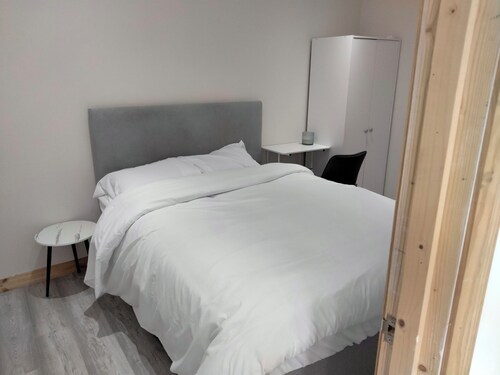 The Place Cabin | King Bed, Ensuite & Kitchenette 7minutes to Portrush beach