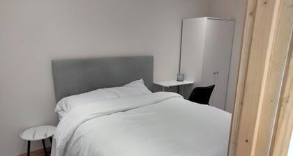 The Place Cabin | King Bed, Ensuite & Kitchenette 7minutes to Portrush beach