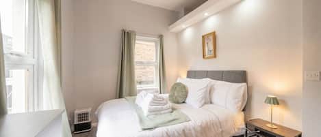 Desk, iron/ironing board, travel cot, WiFi