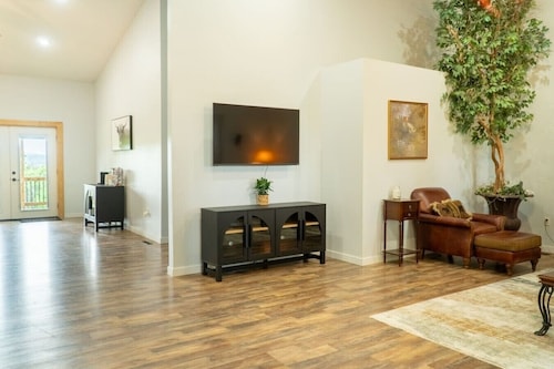 Secluded Ranch Stay w/ Views | 2BR/2BA