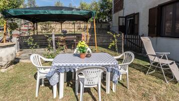 Villa, Garden View | Outdoor dining