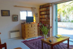 Interior - Two-room apartment in a quiet villa (Cagnes-sur-Mer)