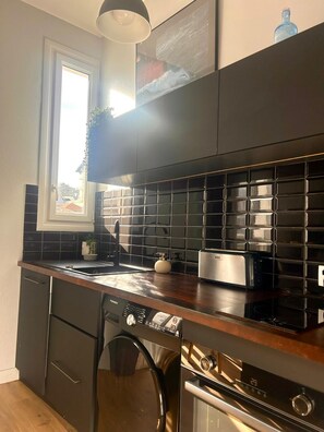 Private kitchen - Arcachon, Right in the Heart of Downtown—Bright, New York-Style (Arcachon)