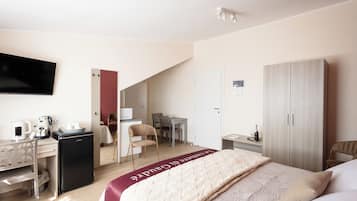 Superior kamer, 1 twee- of 2 eenpersoonsbedden, uitzicht op tuin | Een kluis op de kamer, een bureau, verduisterende gordijnen
