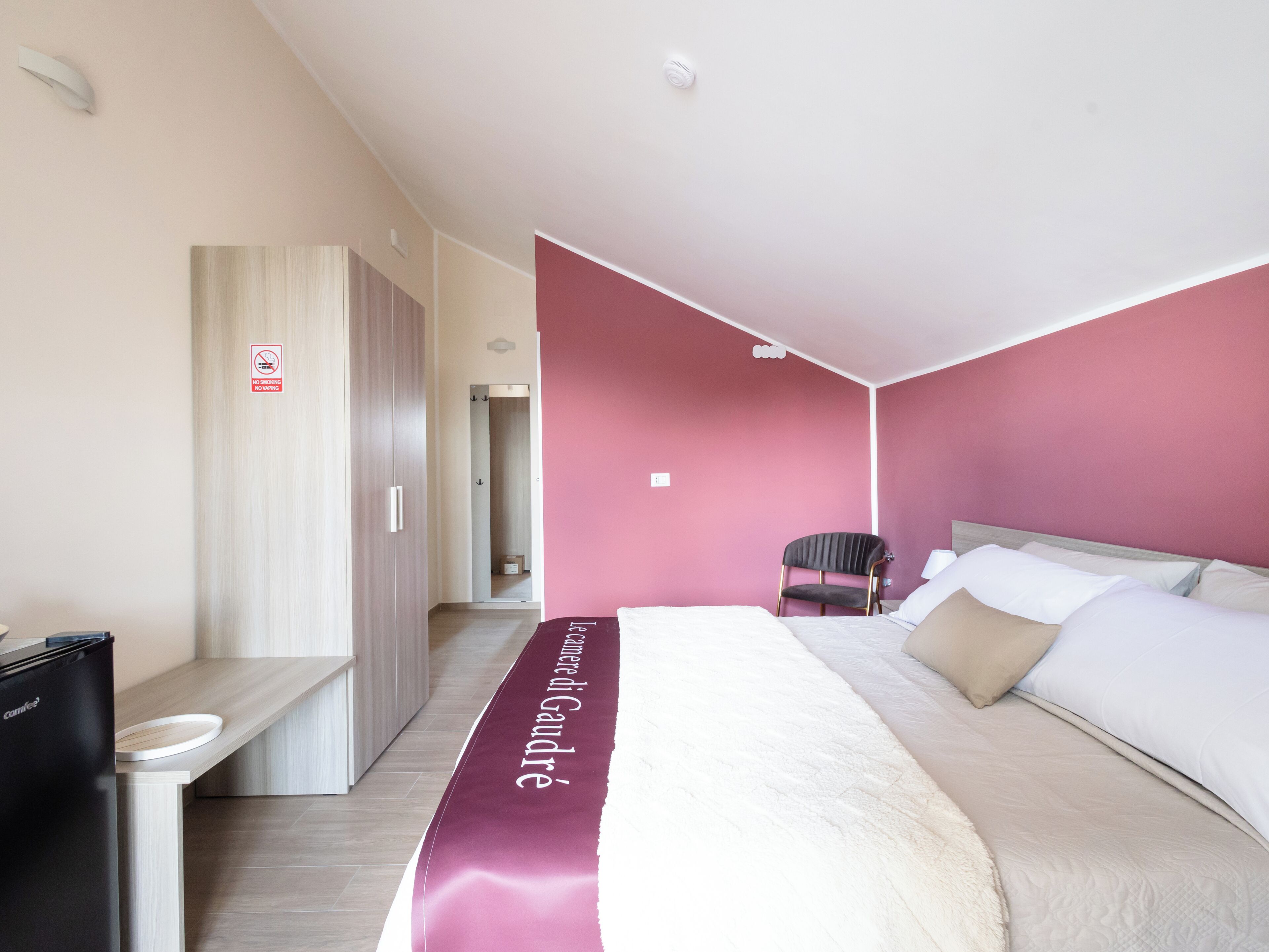 Comfort Double or Twin Room | In-room safe, desk, blackout drapes, iron/ironing board