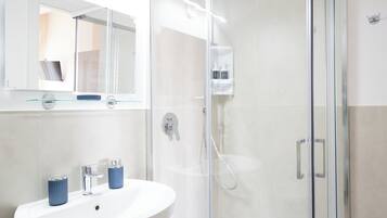 Comfort Double or Twin Room | Bathroom