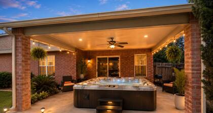 Family Retreat w/ Hot Tub
& Game Room & Park .. Sea World area