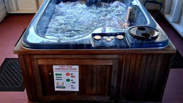 Indoor spa tub