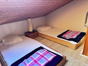 2 室のベッドルーム、アイロン / アイロン台