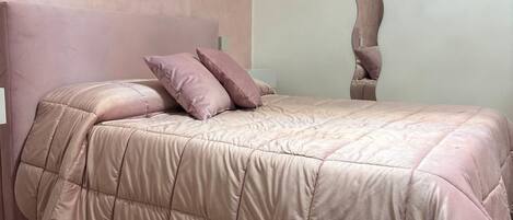 1 chambre, fer et planche à repasser, Wi-Fi gratuit, draps fournis