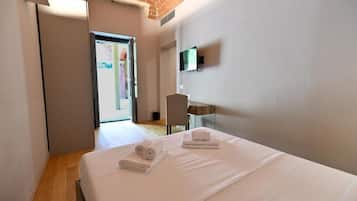Minibar, in-room safe, free WiFi