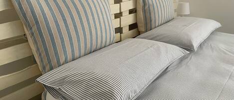 2 habitaciones, tabla de planchar con plancha, wifi y ropa de cama
