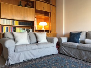 Smart TV - A very comfortable and cozy apartment in the Appio neighborhood (Roma)