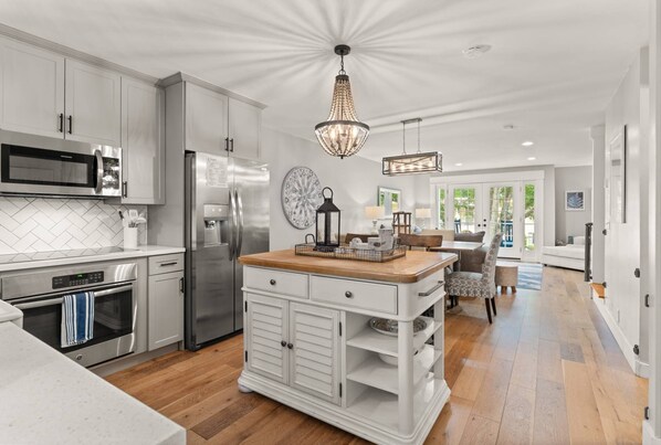 Coffee/tea maker, fridge, microwave, oven - Walk to Beach & Restaurants | 4 Levels | Rooftop Deck | Remodeled & Updated Throughout (St. Simons Island)