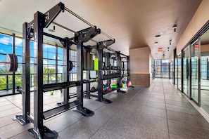 Apartment | Fitness facility - Prime Arlington Location with Pool (Arlington)