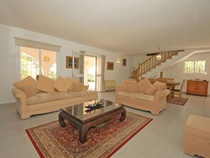 TV - Villa 'Secreta' with Sea View, Wi-Fi and Air Conditioning (Mijas)