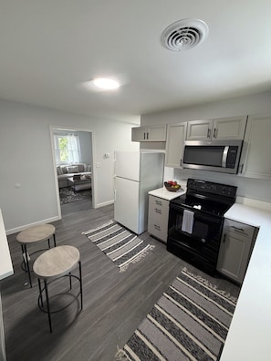 Private kitchen - Crewe Corner Apartment D (Crewe)